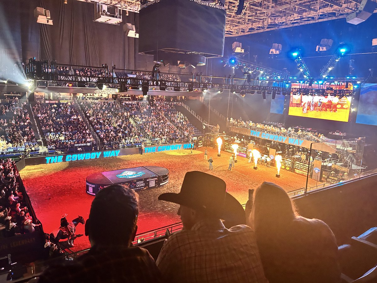 joeyageraci's tweet photo. PBR Teams at First Horizon Coliseum in Greensboro. The Carolina Cowboys defend home turf and get the win. 🤠 https://t.co/vd1xU98Dov