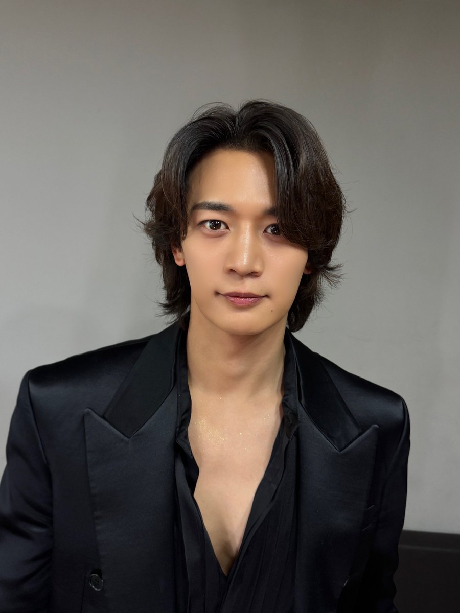 SHINee's tweet photo. #음악중심 😎.

#MINHO #민호
#Makeithot #MINHO_Makeithot 
#SHINee #샤이니 https://t.co/jTOvscD7AQ