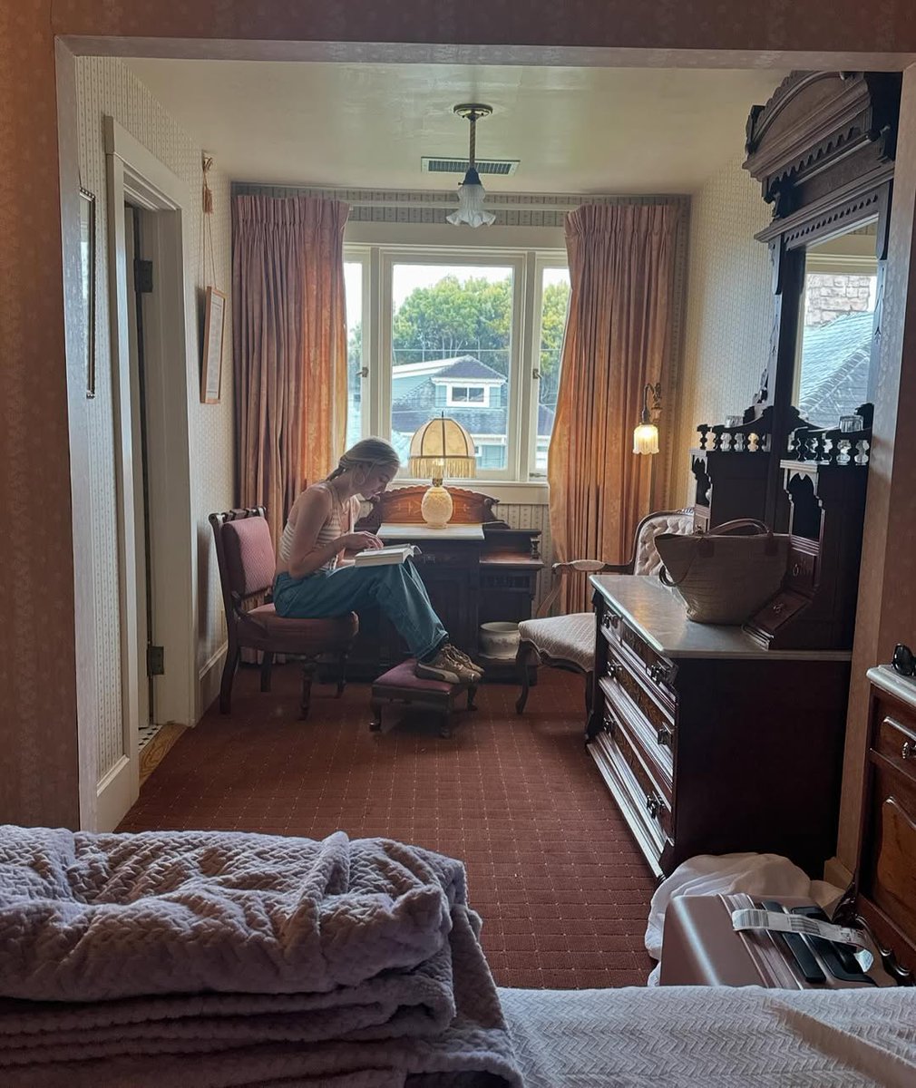 jaydenbartez3ju's tweet photo. Carmel by the sea 🌤️🐚📚🗺️ https://t.co/rdwFk92QVU