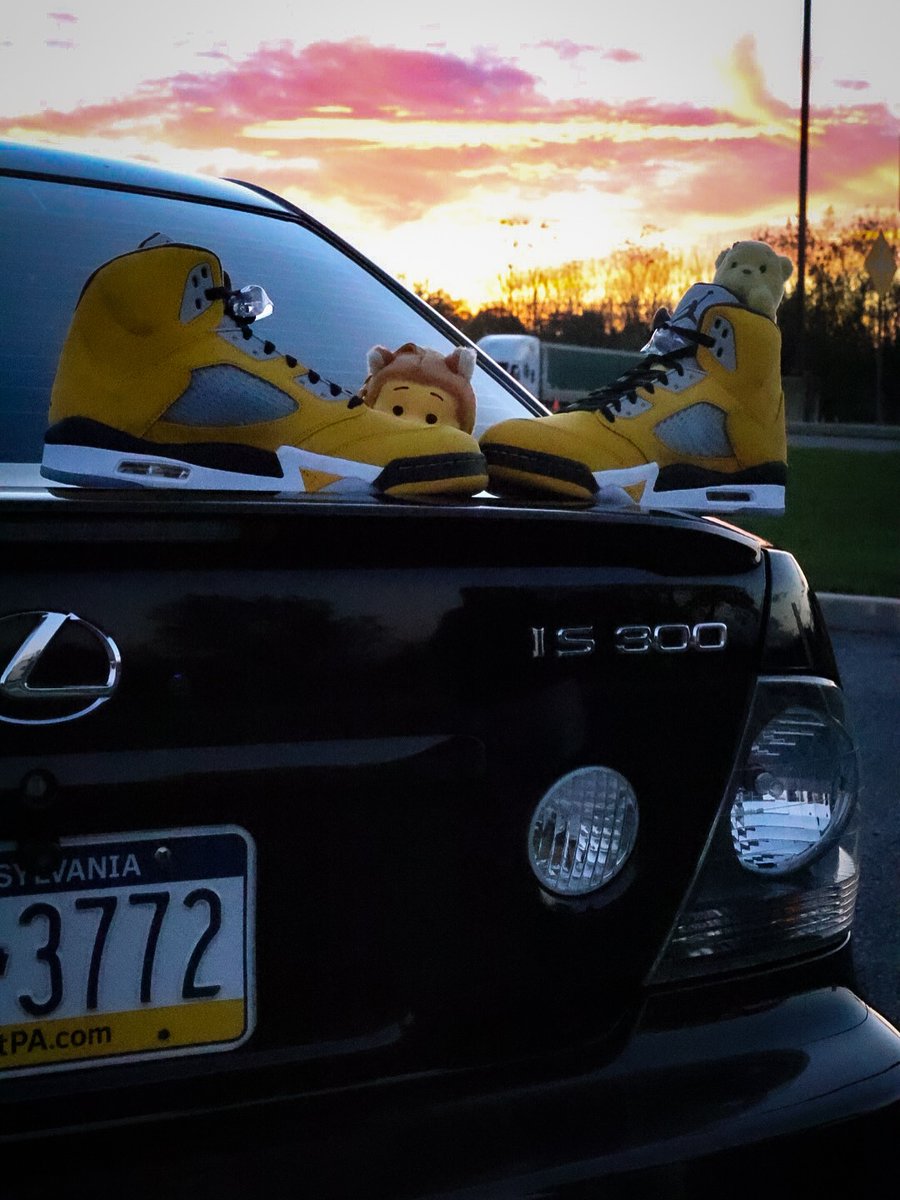 JovanAntilla's tweet photo. Bleeding Yellow https://t.co/XGI6hzBoZj
