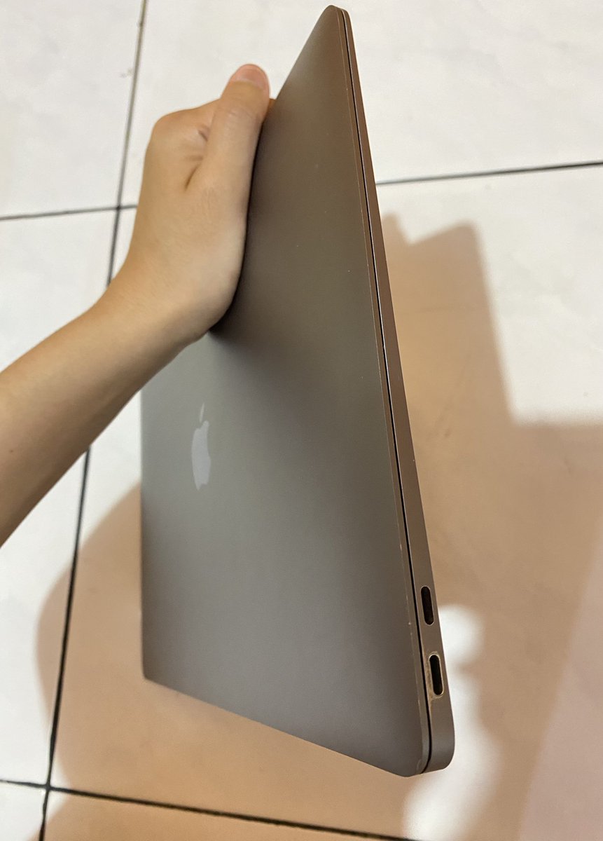 fafaatrashacc's tweet photo. DIJUAL MACBOOK AIR RETINA 13” 2019 – RAM 16GB ‼️
💻 MacBook Air Retina 13-inch 2019
⚙️ Processor: Intel Core i5 1.6 GHz Dual-Core
🧠 RAM: 16 GB
🍎 macOS Sonoma 14.5
💾 Storage: [isi kapasitas SSD, mis. 128GB/256GB]
✨ Layar Retina
⌨️ Keyboard &amp; Touchpad berfungsi https://t.co/q2gb0Dp30j