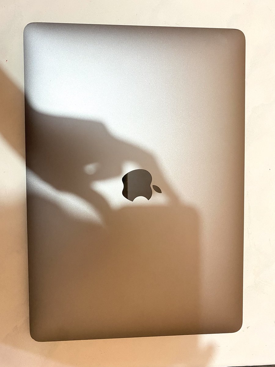 fafaatrashacc's tweet photo. DIJUAL MACBOOK AIR RETINA 13” 2019 – RAM 16GB ‼️
💻 MacBook Air Retina 13-inch 2019
⚙️ Processor: Intel Core i5 1.6 GHz Dual-Core
🧠 RAM: 16 GB
🍎 macOS Sonoma 14.5
💾 Storage: [isi kapasitas SSD, mis. 128GB/256GB]
✨ Layar Retina
⌨️ Keyboard &amp; Touchpad berfungsi https://t.co/q2gb0Dp30j