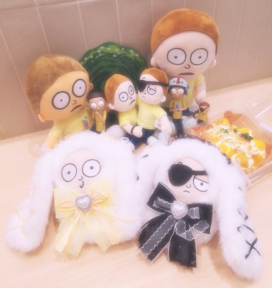 utamaomao7's tweet photo. Happy birthday, my little junebug 💛🎂
#mortysmith 
#rickandmorty https://t.co/t8vko5Yz7n