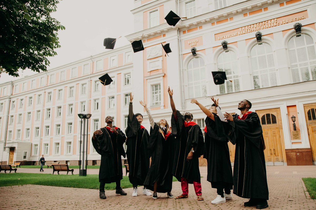 roadz436545's tweet photo. Cheers to the late-night library sessions, chaotic campus walks, and the best crew a grad could ask for  This chapter ends, but our story’s just getting started. Congrats, Class of 2024!， https://t.co/NVmeHXyyV0