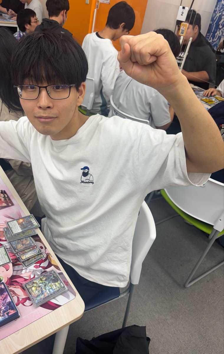 DmpMasked's tweet photo. 4回戦目の対戦の様子です！

曲者デッキが揃ってます！ https://t.co/HwfqdfPfse