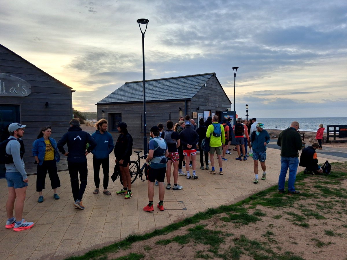 AdrianHarding99's tweet photo. About to start the 72km Salmon Run from Exmouth to Dulverton. Breezy but dry 👍
#UKRunChat #Running https://t.co/IwgoPoY9Uy