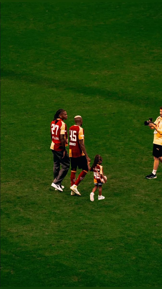GStakipservisi's tweet photo. #BugünGünlerdenGALATASARAY https://t.co/mBgRrwapXi