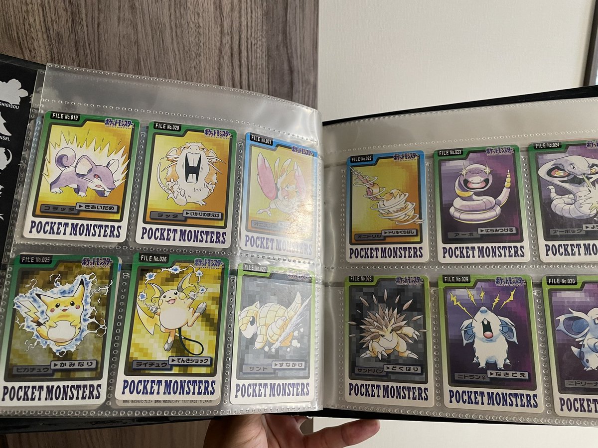 pokemon_pins's tweet photo. こ、この方がこの神カードを生み出しくれたのか！

小学生時代、毎週のように親にねだって回してました！
いまでも私の宝物です！ https://t.co/ZweBovNsqa