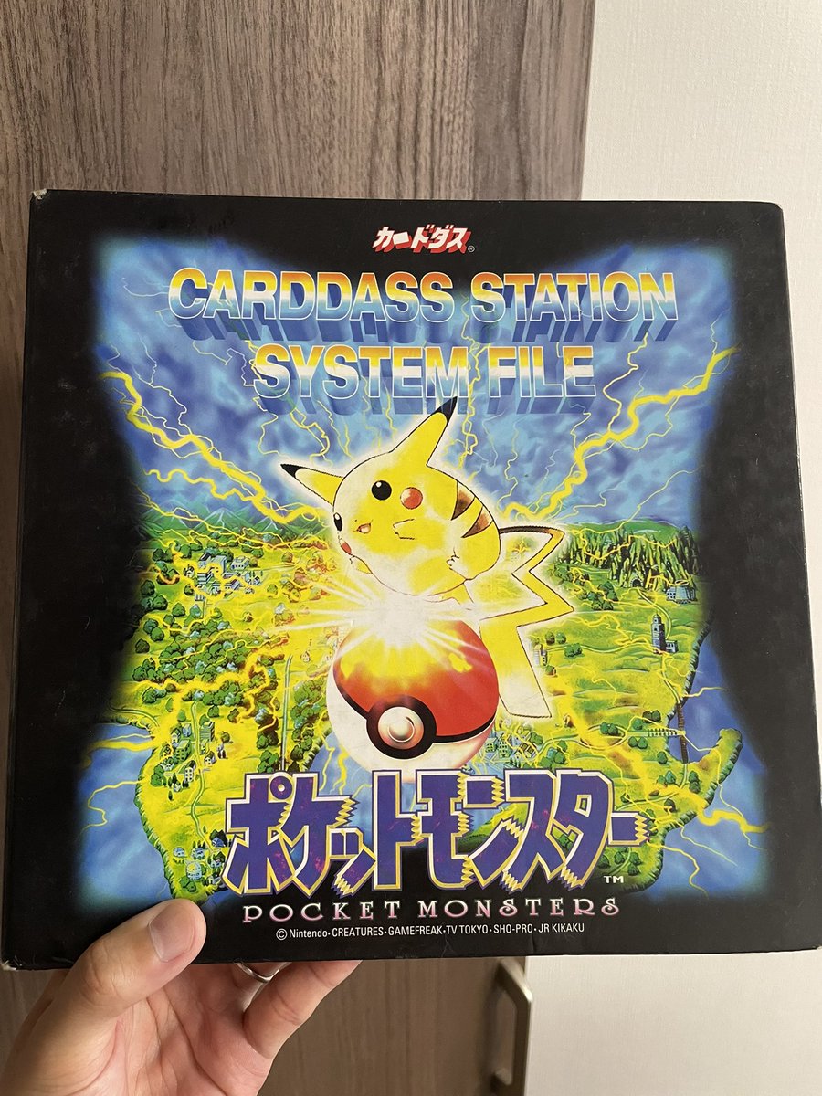 pokemon_pins's tweet photo. こ、この方がこの神カードを生み出しくれたのか！

小学生時代、毎週のように親にねだって回してました！
いまでも私の宝物です！ https://t.co/ZweBovNsqa