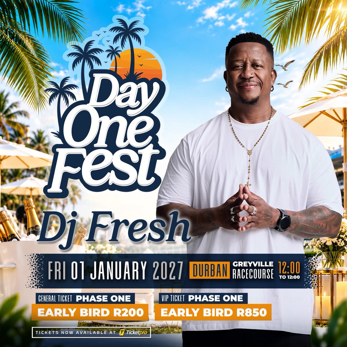 ChrisExcel102's tweet photo. This line up ayifuni udakwe fast … 😭😭🔥🔥🔥🔥

#DayOneFest https://t.co/V40xOAZYpP
