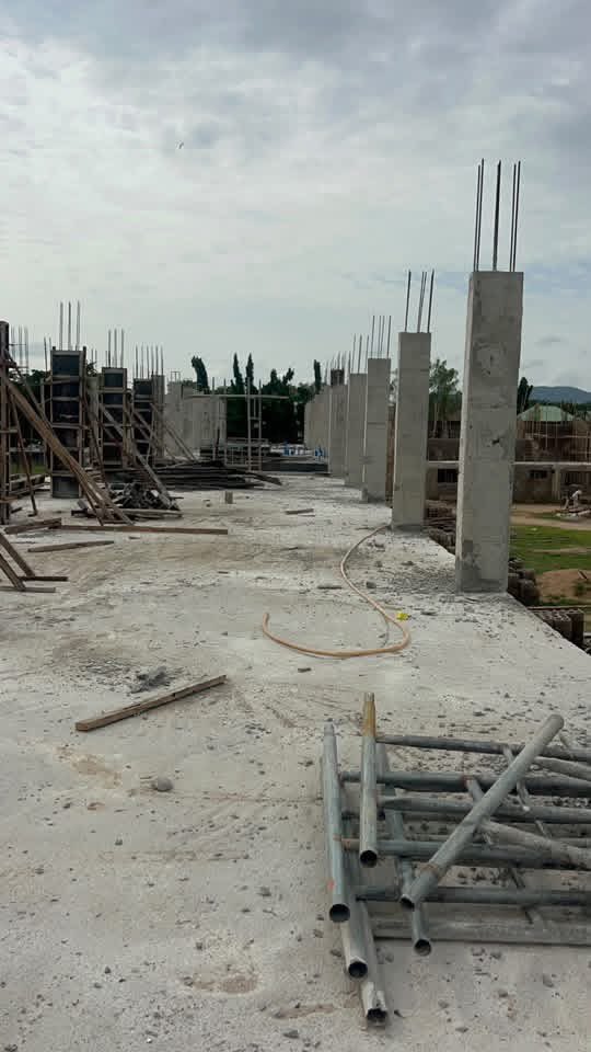 KarfeAndrew's tweet photo. THE CONCRETE LOOKS HARD AFTER ONE DAY, BUT THAT DOESN’T MEAN IT IS READY FOR EVERYTHING.

This is one mistake I see people make on construction sites. Once concrete becomes hard enough to walk on, they assume it has already developed its full strength.

That should not happen. https://t.co/e9NdH7SQap