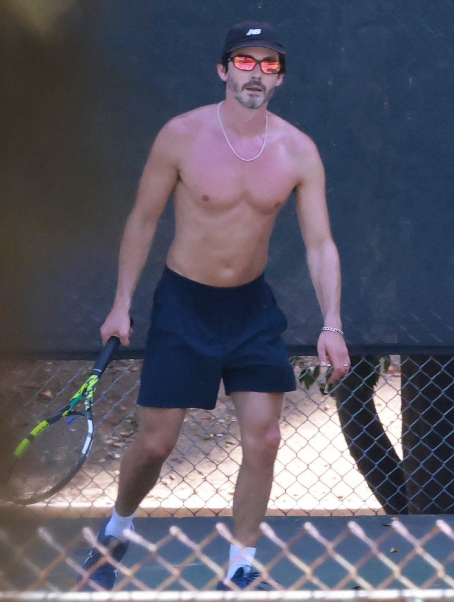 stephendeunique's tweet photo. Logan Lerman goes shirtless as he plays a friendly tennis game with a friend https://t.co/r4tqYSehD2