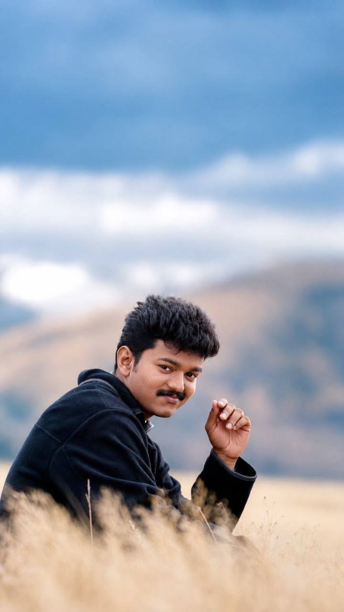 _itsmannyy's tweet photo. Vintage Vijay Wallpapers 🤍✨ @actorvijay https://t.co/ClrCv0QaIL