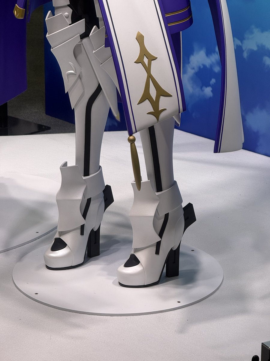 raiseqg's tweet photo. 改めて盾の大きさにビビったのと
ヒールで戦ってるのえぐい…👠
#fgo https://t.co/IoTXp0Pr56
