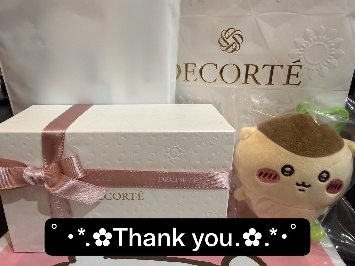 _HIKARUcchi_'s tweet photo. 今日お誕生日で娘っちから誕プレ貰った〜🥰🥰
わたのしの好みをよく分かっている1番の理解者🧏‍♀️🎀✨
けど､くりまんじゅうをくれたのはビックリだった❣️
ただね､最近はラッコに推しが変わったんだよね🤭笑笑
ひかるっちが好きだから､くりまんじゅうも嬉しぃし大切に使う〜💓💓💓 https://t.co/VeS8ukOYuq