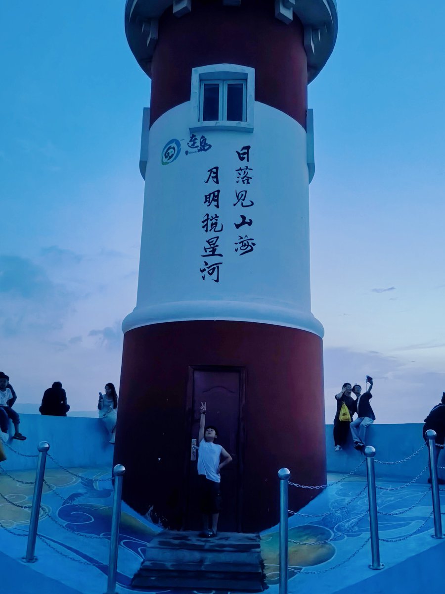 sugay169508's tweet photo. Just wrapped up a quick day trip to the coastal lighthouse—fresh sea breeze and golden sunset over the waves, perfect small adventure! ， https://t.co/hBWjsn7N6x