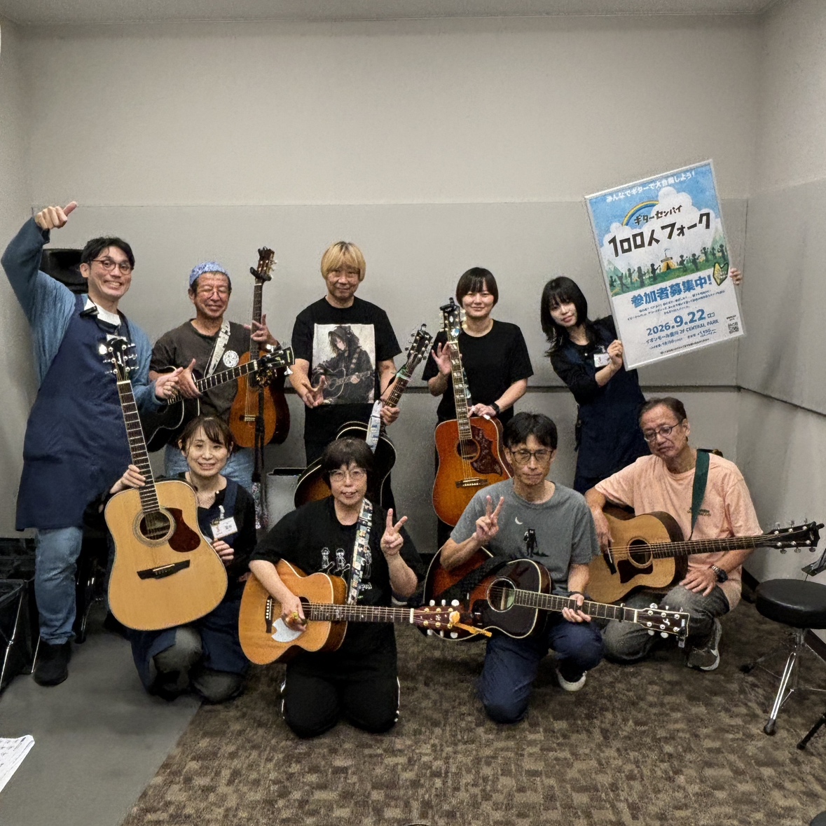 shima_toyokawa's tweet photo. ＼100人フォークまであと3日！／

本日は事前練習会を行いました🎸
本番に向けて、みなさんの演奏もますます一体感を増しています！

本番では、100人で奏でるフォークソングをお楽しみに♪　　　

▼参加申し込みはこちら▼
https://t.co/PNHC52urCh

#100人フォーク #島村楽器 #フォークソング https://t.co/LnzZroUmYF
