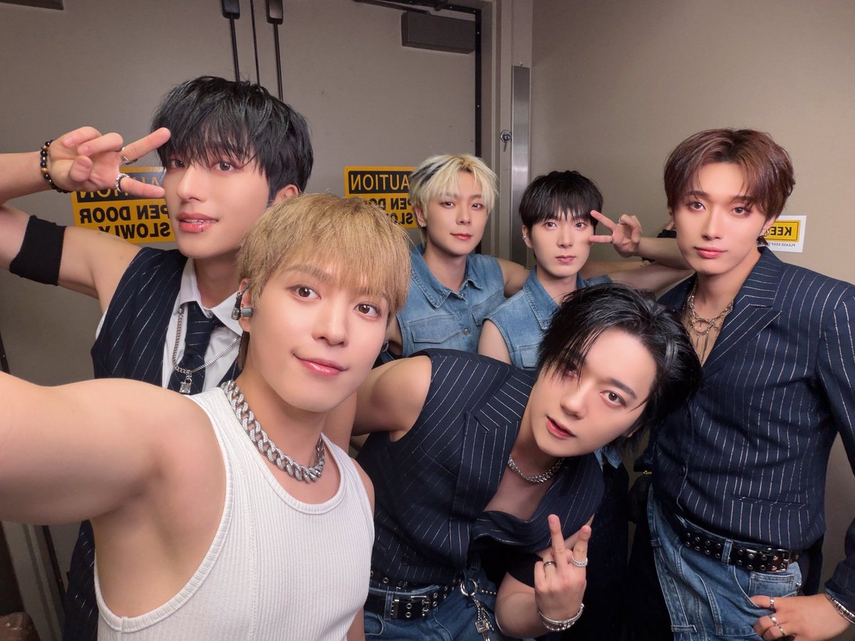 OmegaX_official's tweet photo. [📸]

2026 OMEGA X TOUR 'NO LIMIT' IN U.S. 🇺🇸

Thank you SEATTLE 🌟

A huge thank you to all the fans who joined us on the 'NO LIMIT' tour! 💙

'NO LIMIT' 투어의 모든 순간을 함께 빛내주신 팬 여러분, 진심으로 감사드립니다 💙

#OMEGA_X #오메가엑스 #OMEGA_X_NOLIMIT_TOUR https://t.co/x6BfRSCoK7