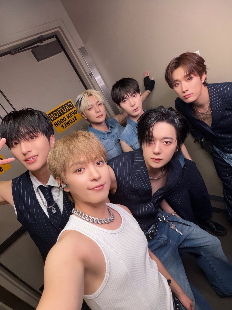 OmegaX_official's tweet photo. [📸]

2026 OMEGA X TOUR 'NO LIMIT' IN U.S. 🇺🇸

Thank you SEATTLE 🌟

A huge thank you to all the fans who joined us on the 'NO LIMIT' tour! 💙

'NO LIMIT' 투어의 모든 순간을 함께 빛내주신 팬 여러분, 진심으로 감사드립니다 💙

#OMEGA_X #오메가엑스 #OMEGA_X_NOLIMIT_TOUR https://t.co/x6BfRSCoK7