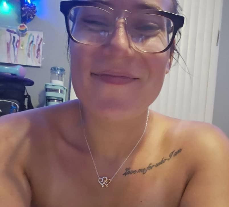 TamaraLeedwh7's tweet photo. I’m so lonely tonight https://t.co/hHw6G8NZBQ