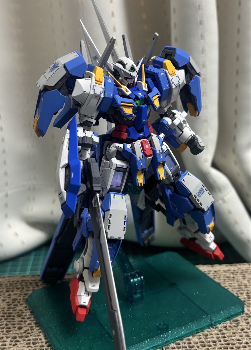 LancelotG8's tweet photo. RGアヴァランチエクシアダッシュ
完成
装甲が多くて干渉しまくり

#ガンプラ 
#ガンダムエクシア https://t.co/hxariF3EZk