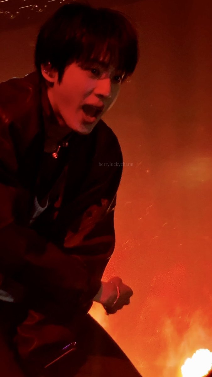 berryluckycharm's tweet photo. SEOKJIN WENT TO MY SIDE MULTIPLE TIMES AND I LOST IT BUT GRRRR HE'S SO BEAUTIFUL https://t.co/ucUBooeL4A