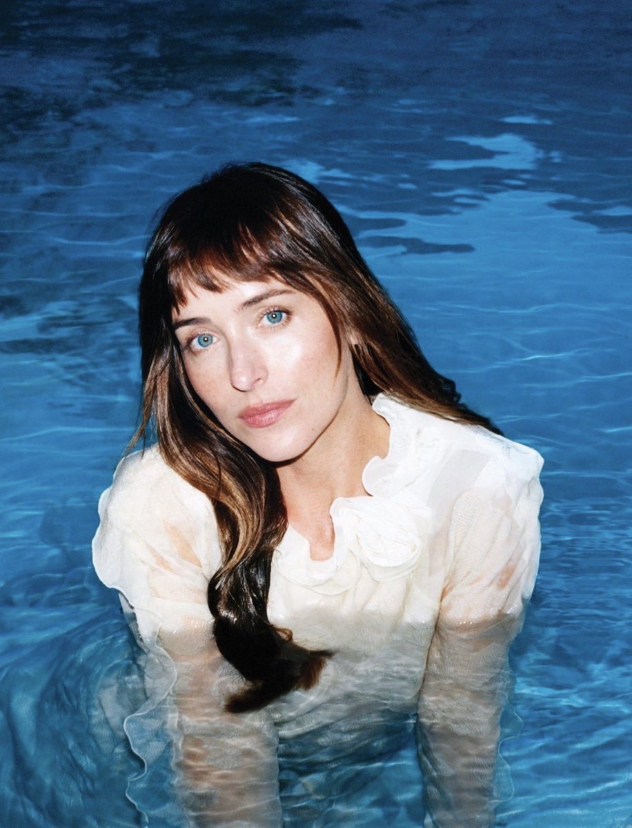 flixcenter's tweet photo. Dakota Johnson photographed by Larissa Hofmann for Vogue.😍📸 https://t.co/q1IvwieI5n