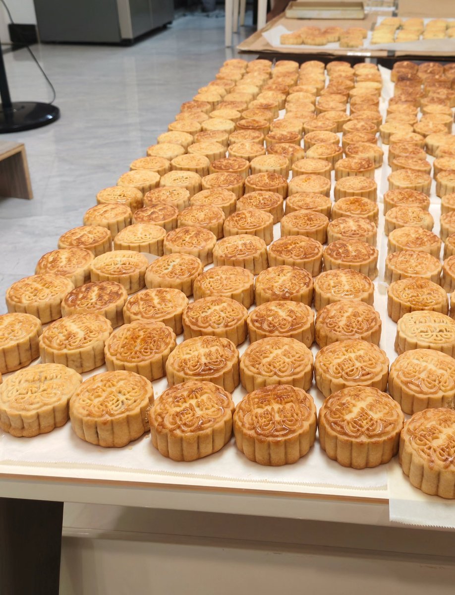 Birglolak3's tweet photo. 闺蜜手工月饼🥮🥮🥮 https://t.co/svj7ctmos6