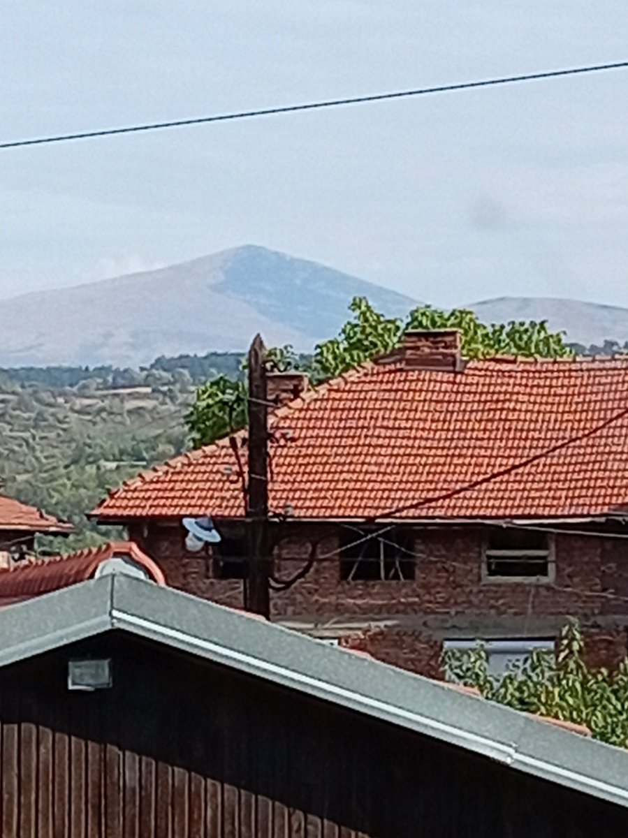 vaik_kontra's tweet photo. Rtanj sinoć sa boljevačke i sokobanjske strane i jutros sa sokobanjske https://t.co/1xwOOBhBvI