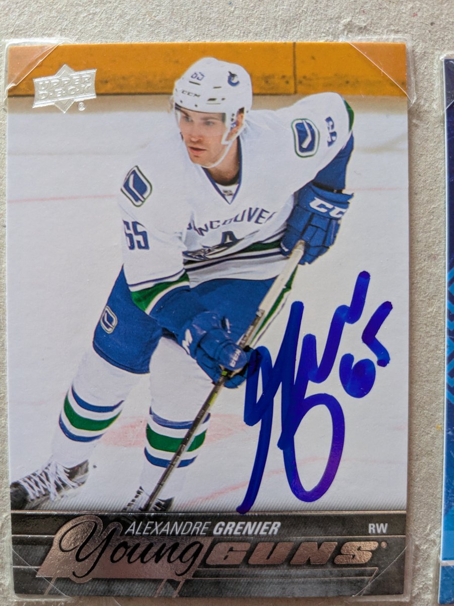 BrianFromMiami's tweet photo. Merci aux joueurs des @bruleursdeloups #alexandregrenier et #yohannauvitu pour avoir signer mes cartes 🙏🏻💪🏻🇨🇵🏒 #hockeycards #khlcards #nhlcards #hockey #tradingcards #upperdeck #sereal https://t.co/0cMRu79Kfj