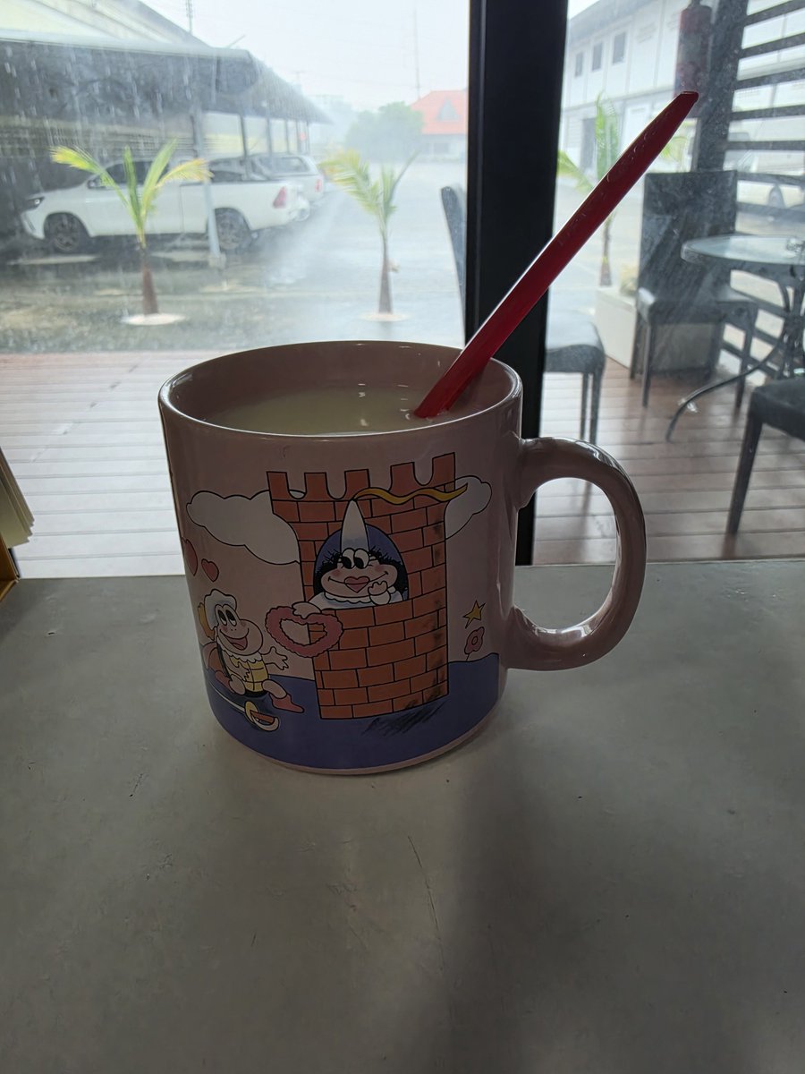annpatc's tweet photo. มันหนาวเมื่อฝนตก ชงนมร้อนสักแก้วเพื่อให้อุ่น https://t.co/qGN41dRhek