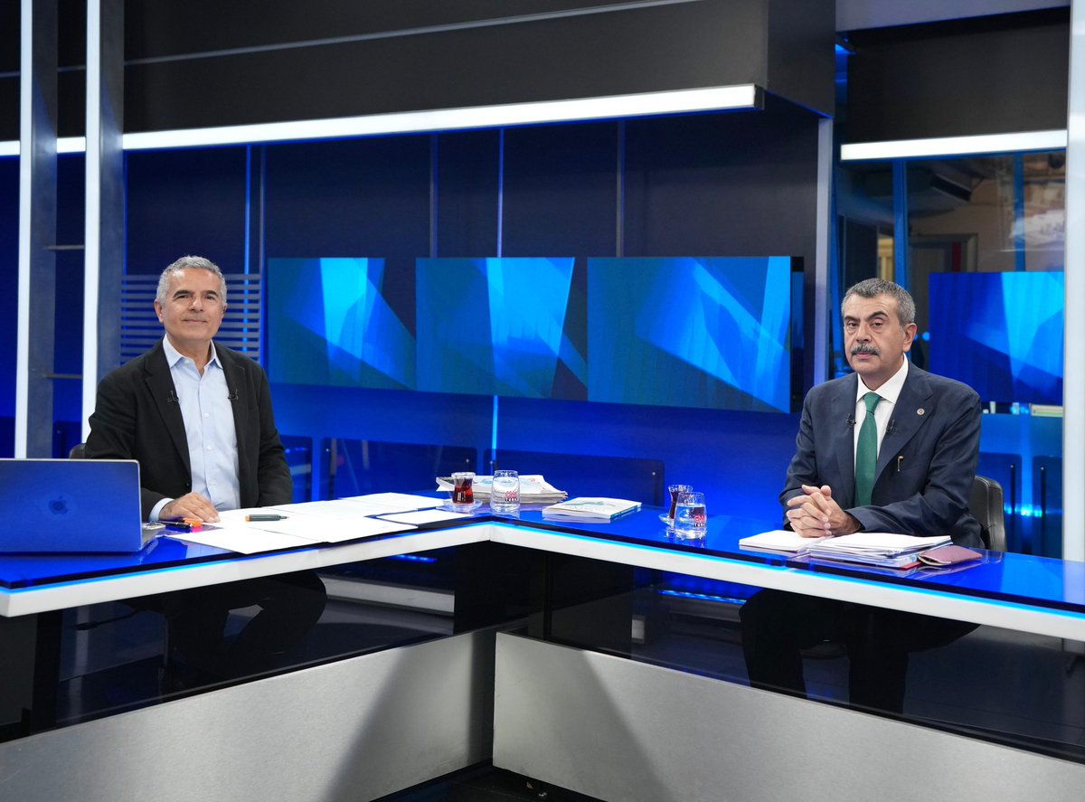 tcmeb's tweet photo. 📡 #Canlı

Millî Eğitim Bakanı @Yusuf__Tekin, CNN Türk “Hakan Çelik ile Hafta Sonu” Programı Canlı Yayınında Eğitim Gündemine İlişkin Soruları Yanıtlıyor https://t.co/SUc3pZwIVO