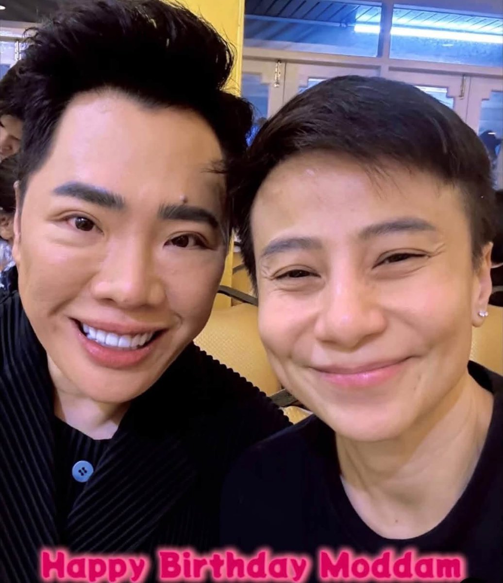 AGiggle's tweet photo. แล้วดูที่ชีโพสดิ เป็นตุ๊เป็นต๊ะ โพสชีคือเข้าถึงคนดังหลายๆคน ได้แบบประชิดตัวด้วยนะ  แอบน่ากลัวอ่ะ #หนุ่มกรรชัย https://t.co/XfqQbzOa8R