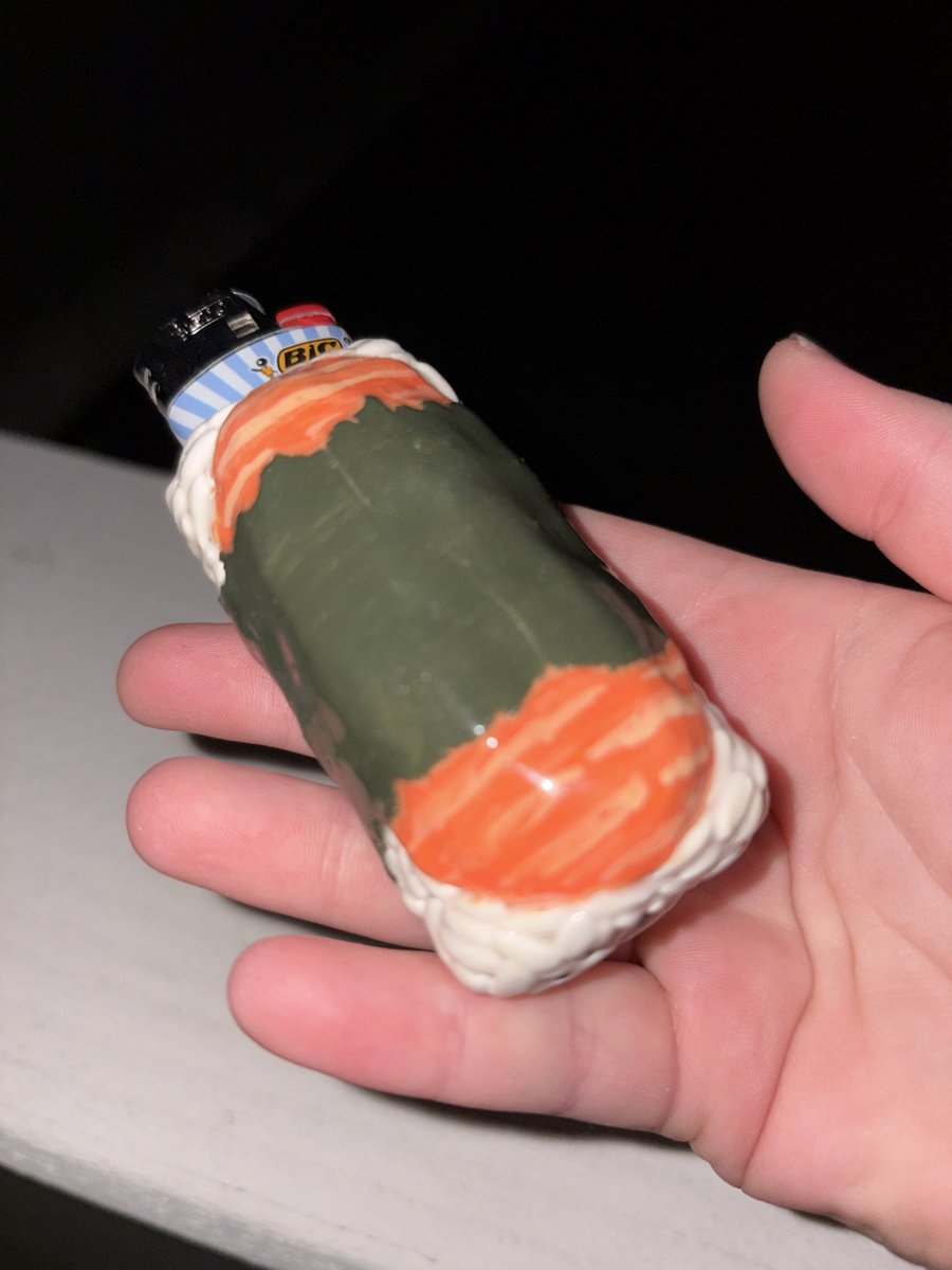 toke_gg's tweet photo. sushi lighter 🍣 

#polymerclay #clayartist #artmoots #commissionsopen https://t.co/iHqcRfoTrg