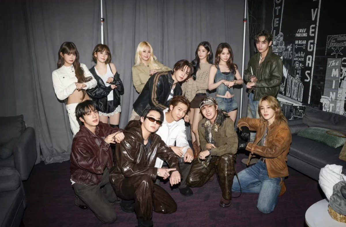 lesserabts's tweet photo. FINALLY BTS AND LE SSERAFIM 😭😭😭 https://t.co/tjcKmIxuAz