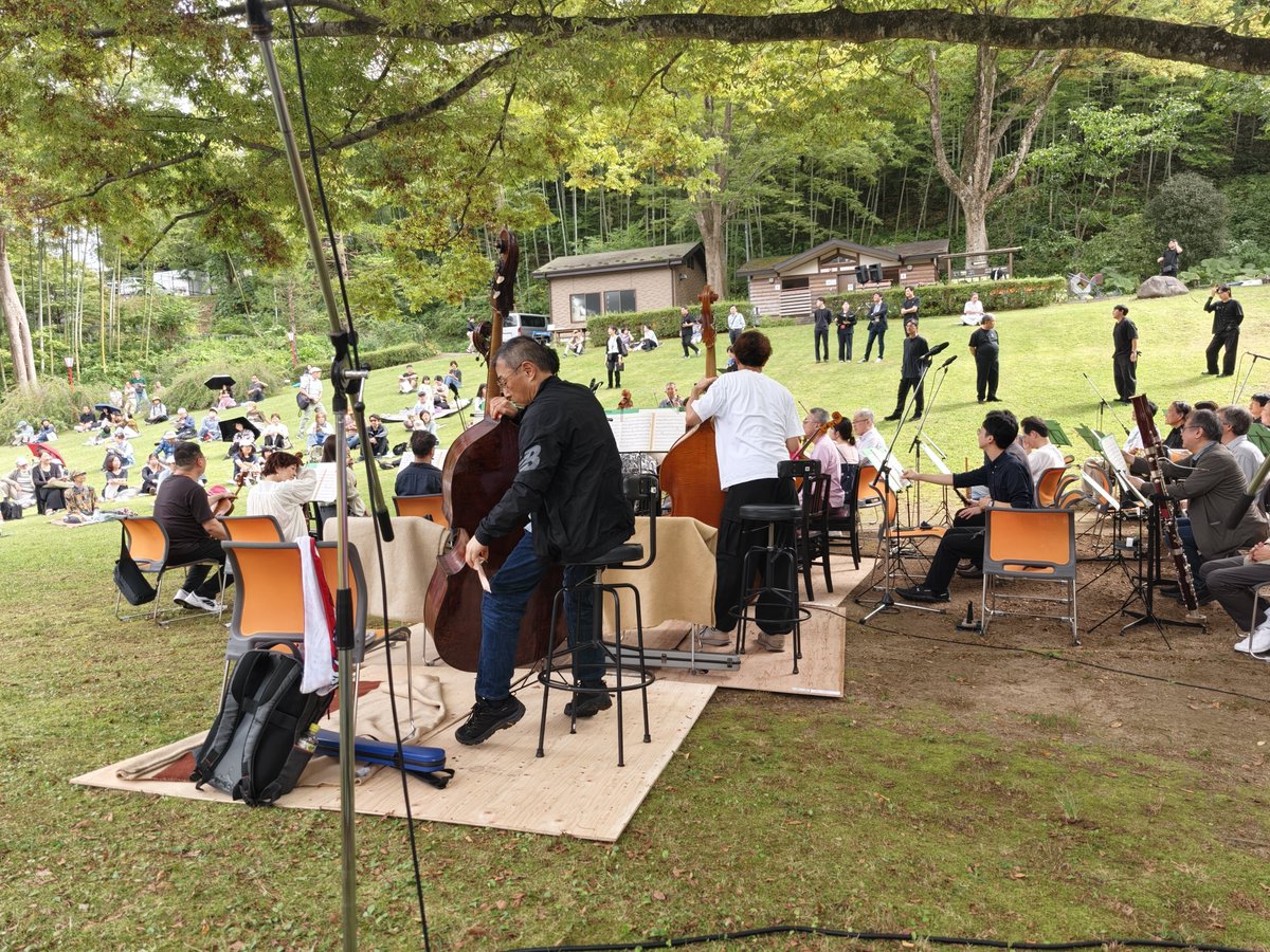 tomoppi50's tweet photo. 今日は　こちらでした😊　#仙台野草園
#仙台萩まつり　のイベントで
#杜の秋をうたう会　のメンバーで　野外で歌ってきました♬
雨予報も　何とか降らずに済みました
#仙台フィルハーモニー管弦楽団　の生オケで
年１回歌えること光栄です🤗
本日の指揮者は　#佐々木新平 https://t.co/1Cd9v0t9Qa