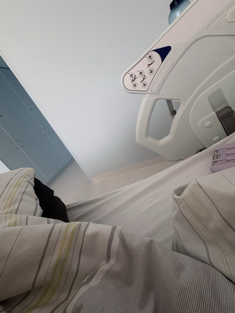 cloudyykittyy's tweet photo. now i‘m in the psych ward… https://t.co/OHzE6a6yRY