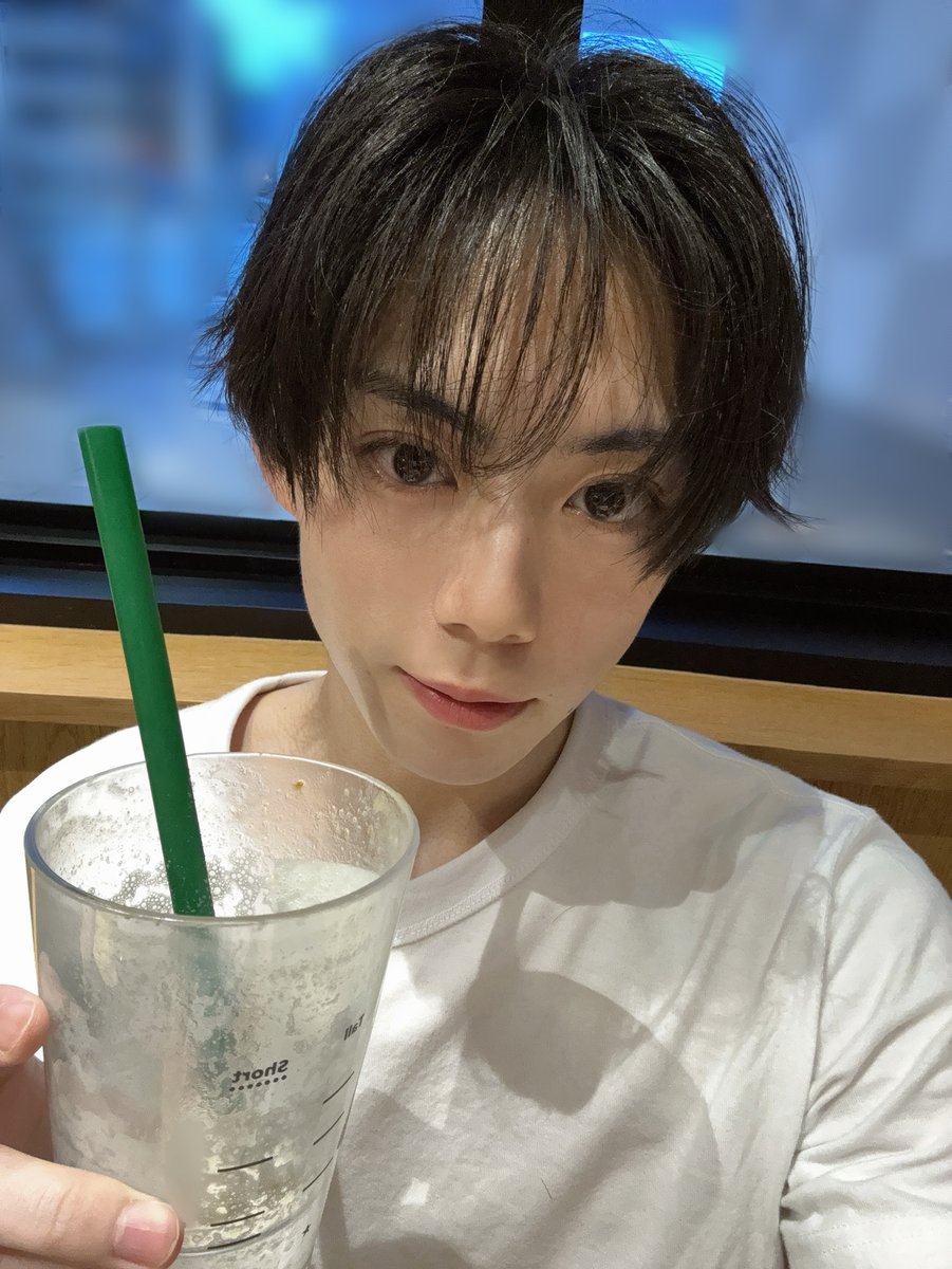 cloudten_info's tweet photo. 【濱屋元希ブロ��更新✨】  

📖「一緒に夏の思い出つくれた？」 

 最近だんだん涼しくなってきて、過ごしやすくなってきたね！！
今の気温が1番好きな濱屋元希です💪💪
皆さんはどんな夏の思い出ができましたか？？

 続きはこちら！  
https://t.co/K2DxOOfrM9

#Cloudten #濱屋元希 https://t.co/ahGEtsSw7s