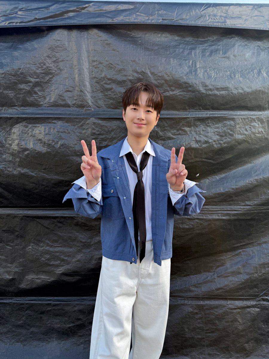 ChanWonOfficial's tweet photo. 📸 찬또그래퍼 📸

울산으로 찾아간
<불후의 명곡> 2부💖

오늘도 빛나는
미모 자랑하는
찬원을 만나러😍

오후 6시 5분
KBS2에서 본방사수!📺✨

#이찬원 #LeeChanWon
#불후의명곡 https://t.co/otO0e7Fs14