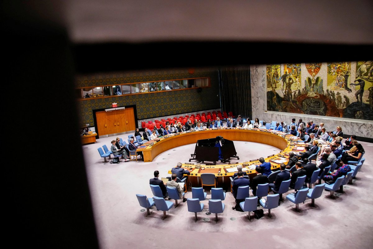 AJEnglish's tweet photo. The UN Security Council (UNSC) has condemned "in the strongest terms" Houthi attacks on Saudi Arabia, including strikes on civilian and energy infrastructure, and demanded the group "immediately cease their military escalation."

🔴 LIVE updates: https://t.co/nFpdVGRfGX https://t.co/pW2tLOfr74
