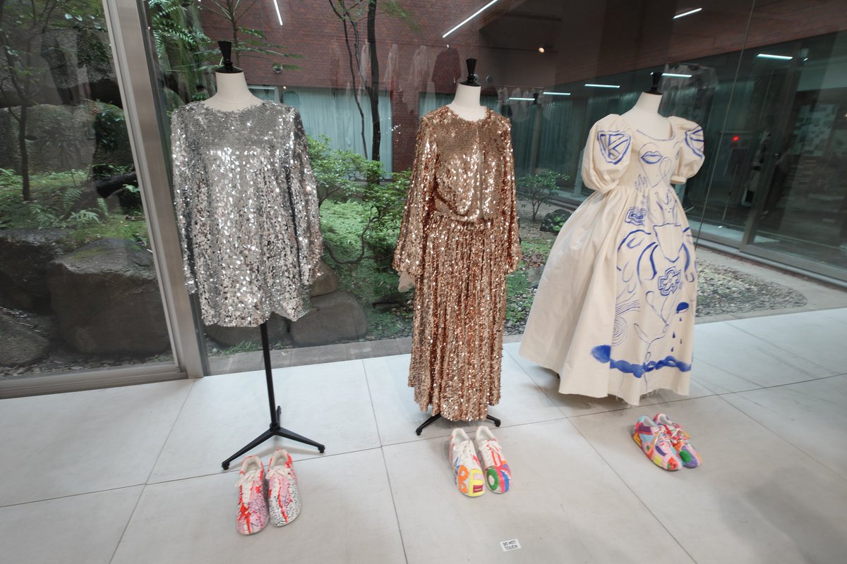 Lightinblaq's tweet photo. 60還暦コイズミ記念館で小泉今日子さんが着用したTシャツ展、13:00〜を見てきた。
んーー欲しいが．．．
名古屋からトンボ返りw
代々木は雨降りやった
#小泉今日子 
#asatte
#edtsuwaki  #onceonkkonstageedontee https://t.co/QvKU6stt1a