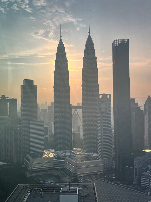 TheDiningFeed's tweet photo. A true two Michelin Star experience - if it wasn't for the service @ Restaurant Dewakan https://t.co/bHVa1TEDEe #KL #KUL #KualaLumpur #Malaysia #foodiechats #nomnom #yummy #tastydishes #2michelinstars #notsogreatservice https://t.co/UefF1Nu795