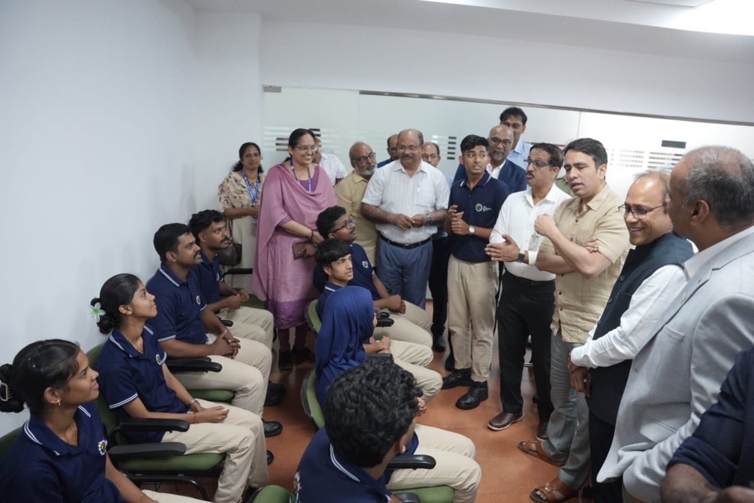Office_ChJayant's tweet photo. Bringing training closer to the realities of the workplace.

Hon’ble Minister Shri Jayant Chaudhary visited the Skill Development Institute, Kochi and interacted with trainees undergoing hands-on training across Welding, Electrical, Instrumentation and Fitter trades.

Led by @BPCLimited under the Ministry of Petroleum & Natural Gas, #SDIKochi combines specialised workshops, industry-grade labs and practical training to equip young people with skills aligned to industry requirements.

The institute reflects the potential of stronger industry participation in skilling—where training infrastructure, technical expertise and workplace needs come together to prepare a job-ready workforce.

@PetroleumMin @MSDESkillIndia

#SkillIndia #IndustrySkills #SkillDevelopment #Youth