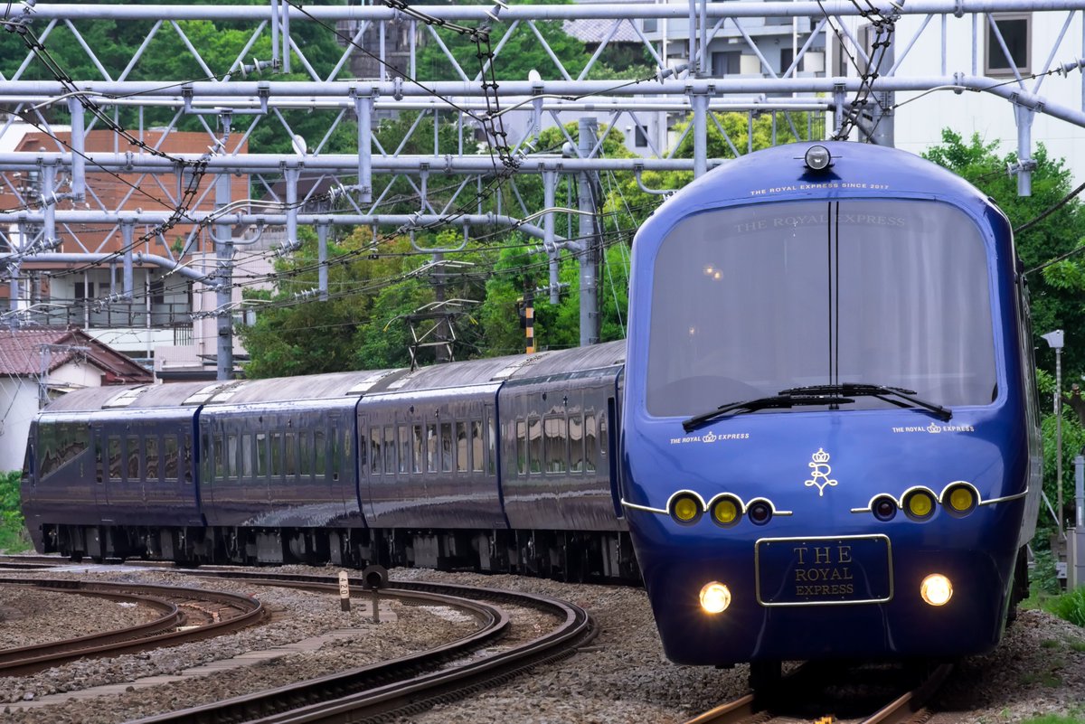 AdriaSlayd7yer's tweet photo. The brilliance of royal blue. THE ROYAL EXPRESS in elegant form. https://t.co/ws5mIF0h2B