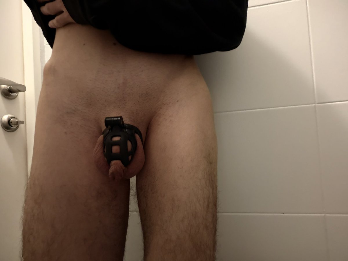 sarurn66's tweet photo. Day 2 #chastity #gay #cagecheck #teamlocked https://t.co/OGoOjJFkVt