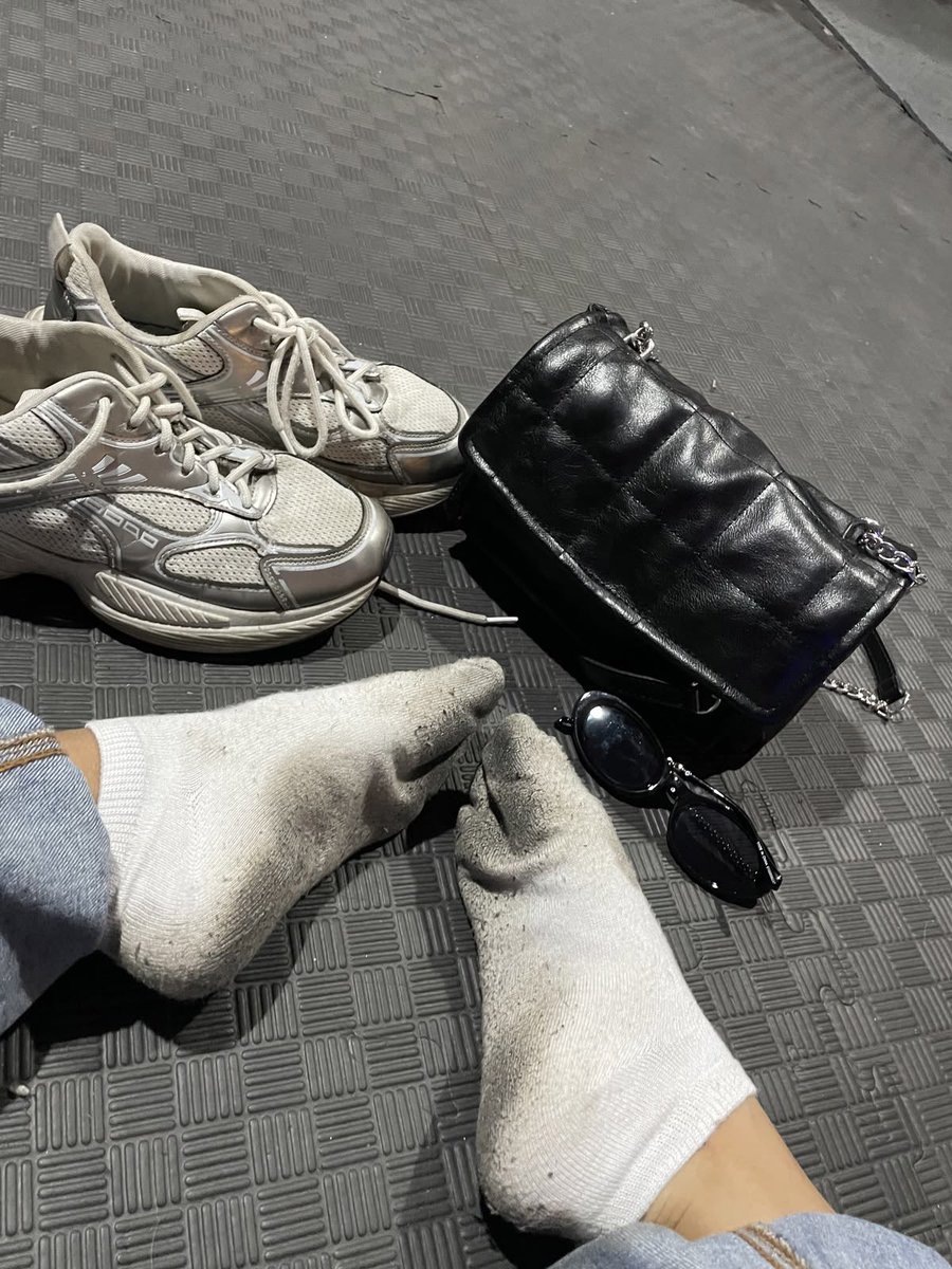 goddessjiinxzzy's tweet photo. Dirty socks tax is due. Don’t make Me ask twice https://t.co/EBGQ11Rz67