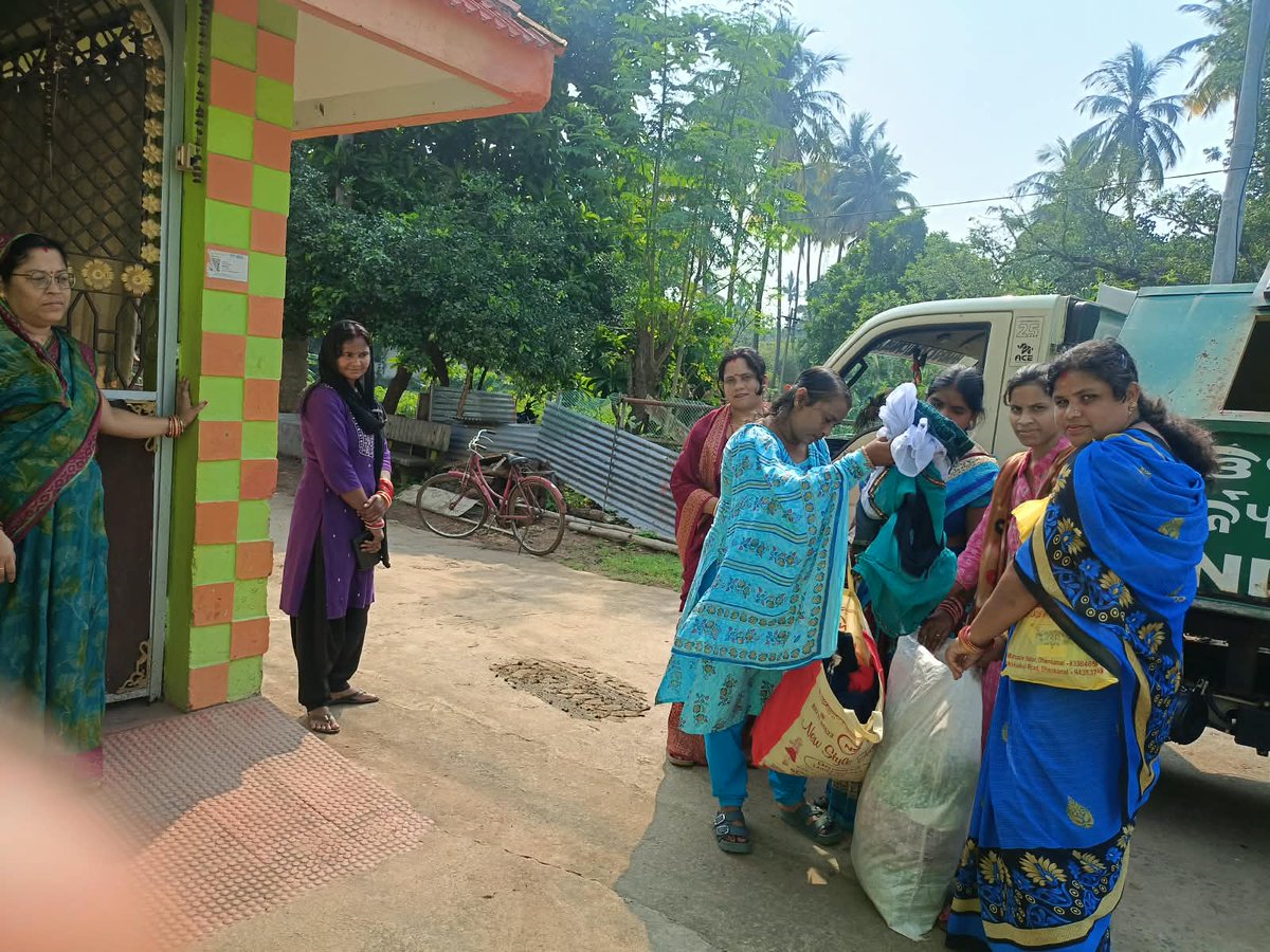hindol_nac's tweet photo. Door to Door awareness  regarding RRR and Four way segregation under the SWM Rules 2026 during Swachhata hi Seva 2026 in respect of Hindol NAC @HUDDeptOdisha @HiSwachhta @districtadmndkl https://t.co/JUU7vTmiGW