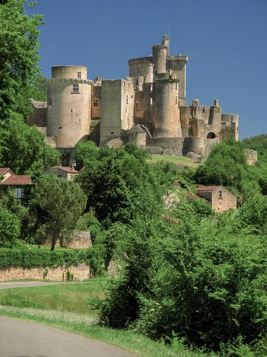 Desomag's tweet photo. Château de Bonaguil, Lot-et-Garonne, France. https://t.co/DIoYJkrTNs