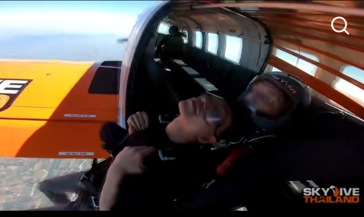 MahasiswaPeraya's tweet photo. //Psing komen konten Boat lg skydive

🦁 Ini dimanaa, kapann, kesana bareng ayooo

#SingtoPrachaya
#สมุนจ้าวป่า https://t.co/B794g2LKk9