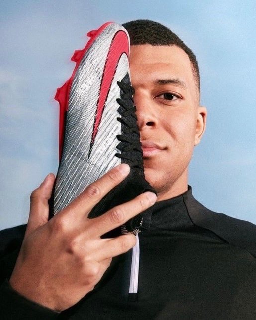 MadridUniversal's tweet photo. 🚨 JUST IN: Nike offered Kylian Mbappé a contract for 10 years worth more than €20m annually.

It would have been the highest-paid sponsorship in the world, together with LeBron James.

— @lequipe https://t.co/5EMWJC9vi1